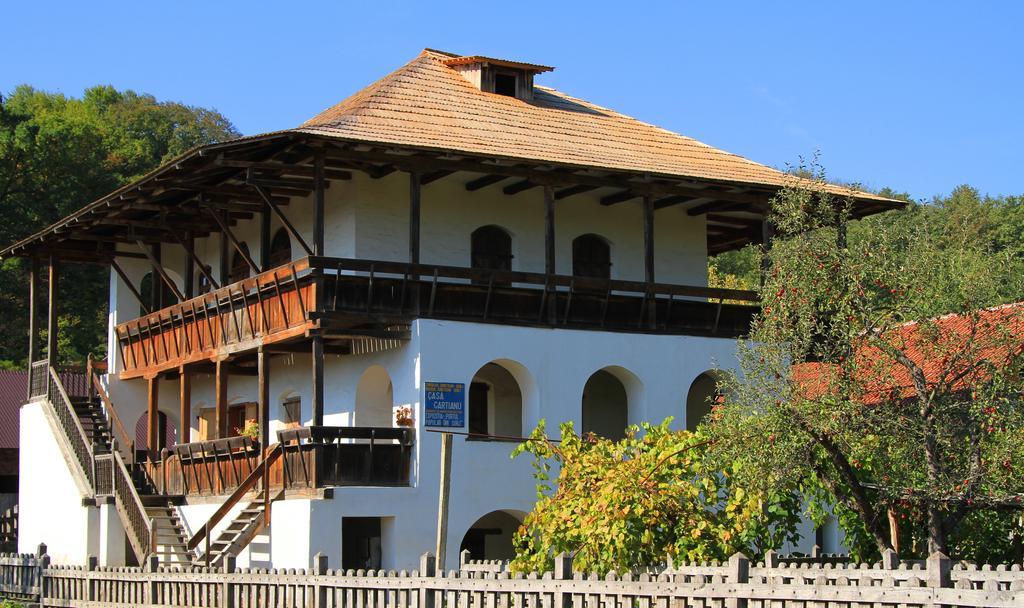 Hotel Casa Cartianu Târgu Jiu Esterno foto